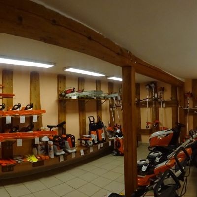 Prodejna zahradní techniky Luxík